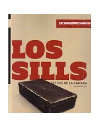 8504-SILLS UNA FAMILIA DETRAS D/L CAMARA